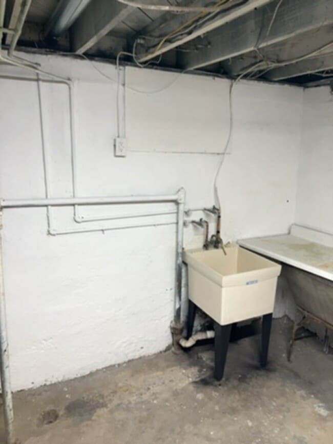 Building Photo - 237 Westwood Ave