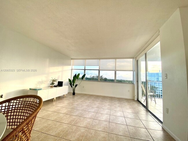 Building Photo - 1300 NE Miami Gardens Dr
