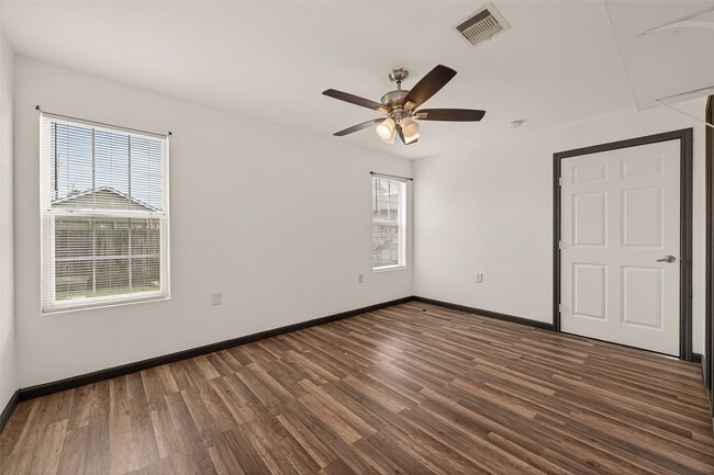 Building Photo - 1110 11th St