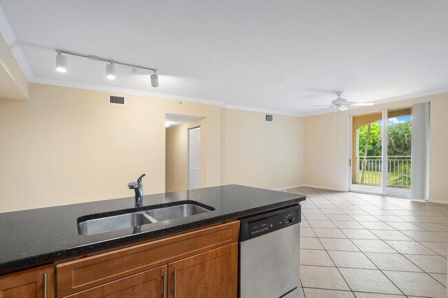 Building Photo - 6492 Emerald Dunes Dr