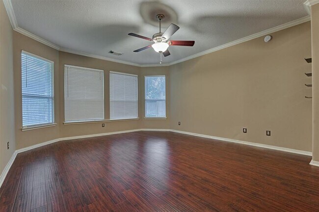 Building Photo - 8406 Oak Villa Ct