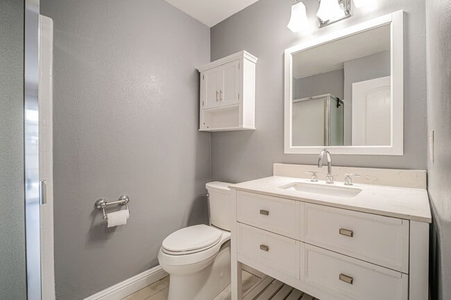 Building Photo - Charming 3BR/2BA Single Family Home for re...
