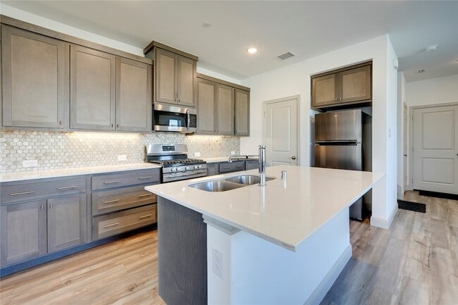 Building Photo - 3516 Zellwood Ln