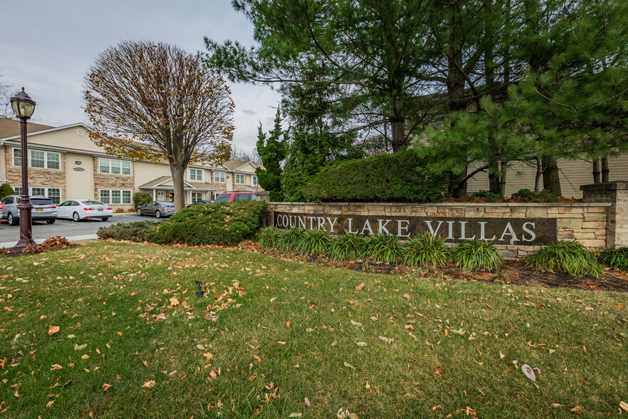 Primary Photo - Country Lake Villas