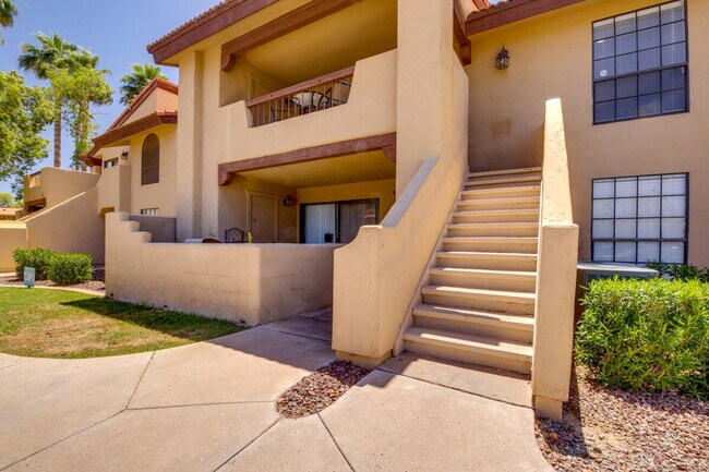 Building Photo - 1351 N Pleasant Dr