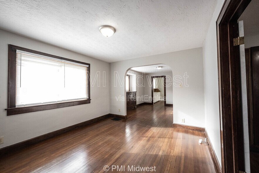 Building Photo - 4850 Hillside Ave