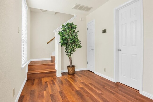 Building Photo - 1803 Lion-Heart Dr