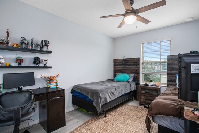 Building Photo - AWESOME 4 BDRM HOME IN GATED LEGACY PARK!