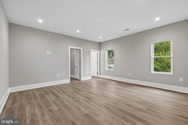 Building Photo - 735 N George Mason Dr