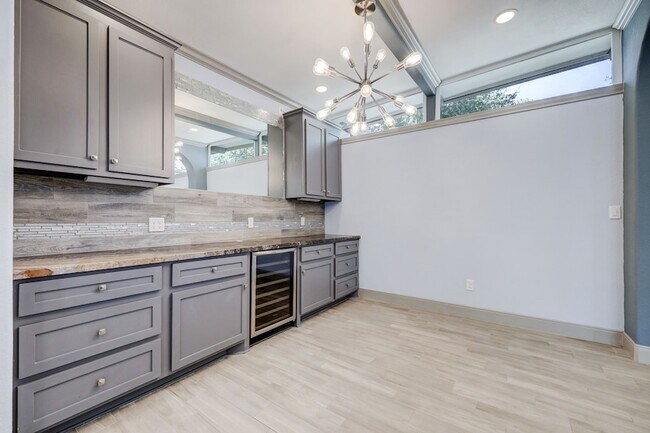 Building Photo - 12903 Figaro Dr