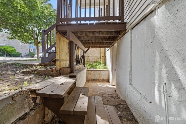 Building Photo - 181 Hale St