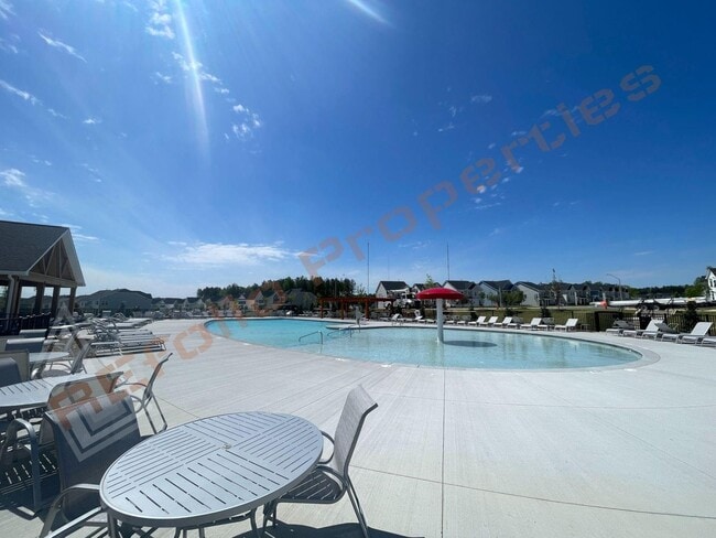 Building Photo - Bright & Airy 4Bedroom/3Bathroom Home with First-Floor Guest Suite + High-Speed Internet — Edge o...