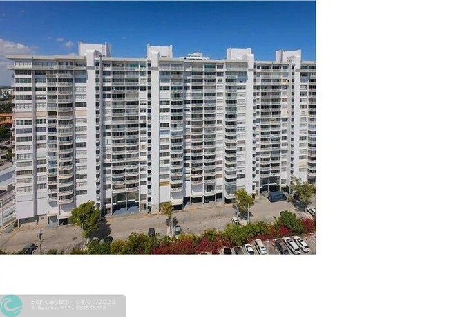 Building Photo - 18041 Biscayne Blvd