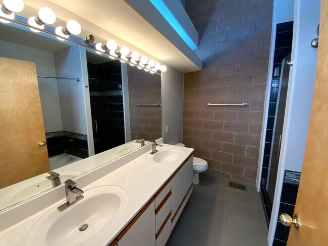 Building Photo - 3 Bedroom Townhome Available Near Eubank Blvd NE & Montgomery Blvd NE!