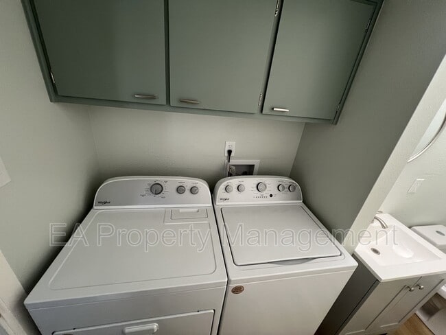 Building Photo - 6012 Calle Nueve NW