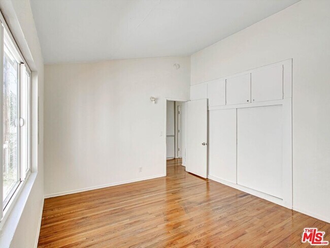 Building Photo - 4841 W 18th St
