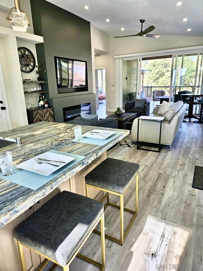Building Photo - 642 Ranchito Dr