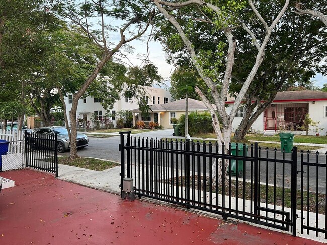 Building Photo - 45 NE 50th St