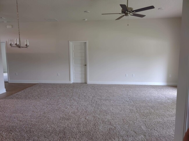 Building Photo - 809 Chestnut Dr