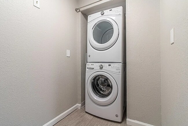 Building Photo - 150 Palm Valley Blvd