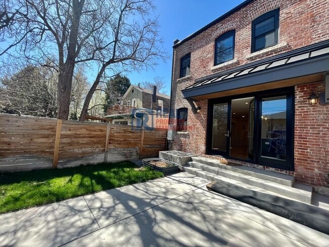 Building Photo - 2844 Champa St