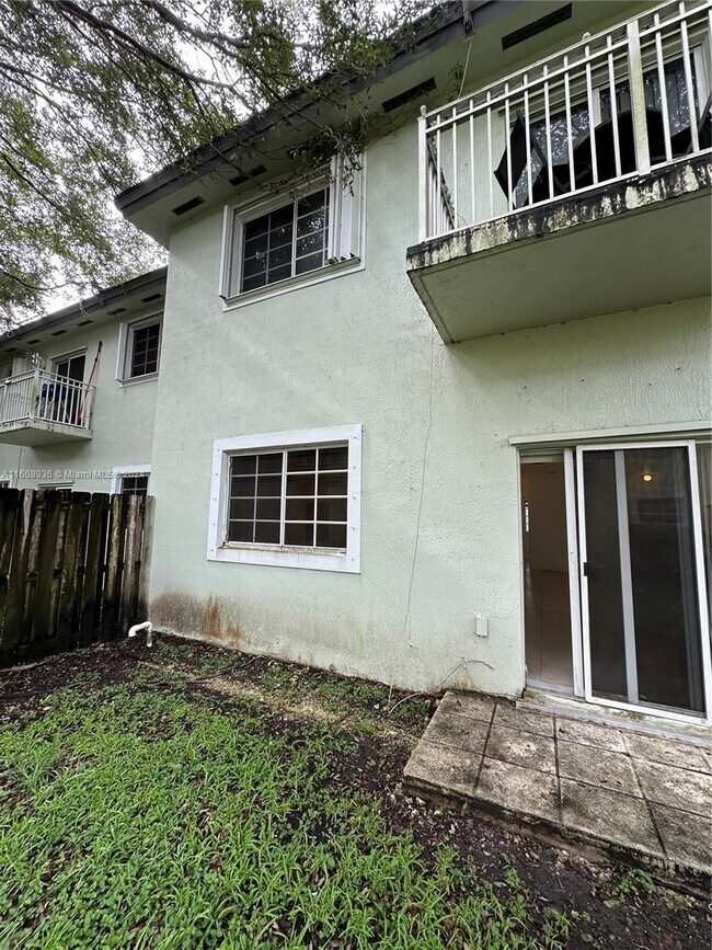 Building Photo - 2731 NE 3rd Dr