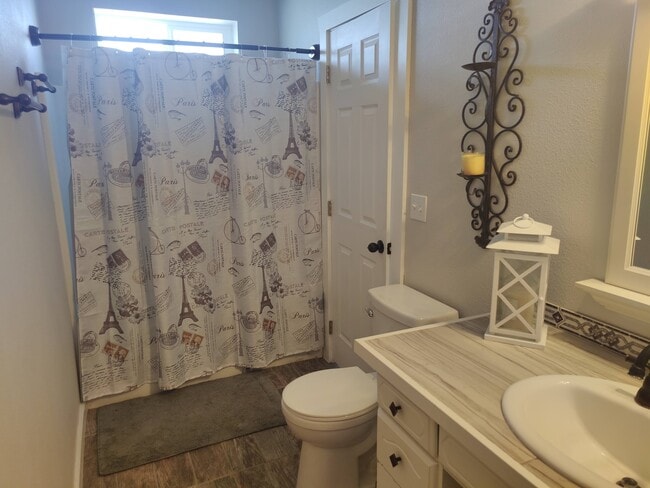 Building Photo - 1034 SE Hamilton Rd