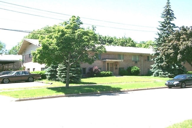 Building Photo - Woodsedge Apartments