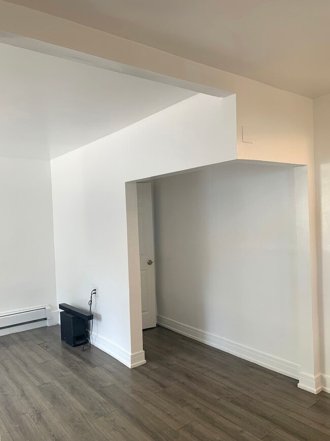 Building Photo - 2208 N Lorel Ave
