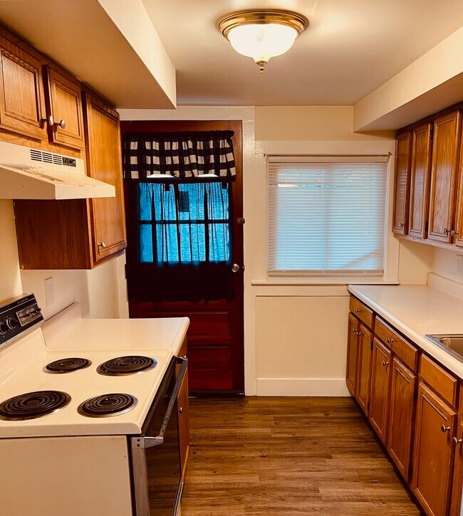 Building Photo - 1601 Electric St