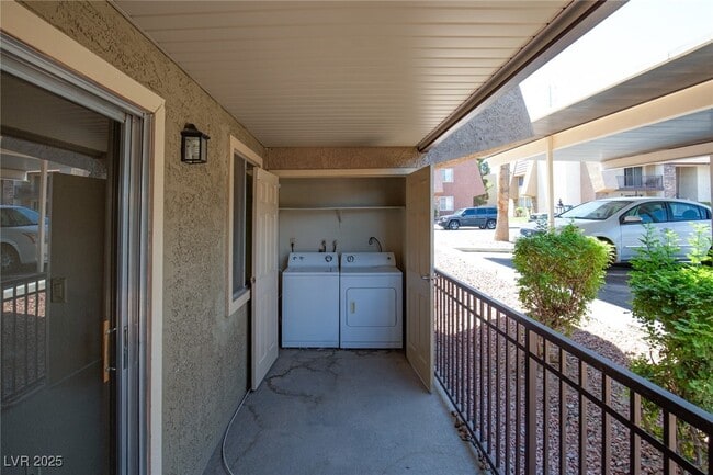 Building Photo - 4980 Indian River Dr