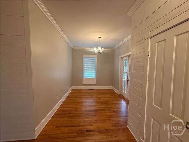 Building Photo - 504 N Maple St