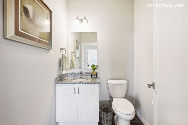 Building Photo - 933 Persimmon Ln