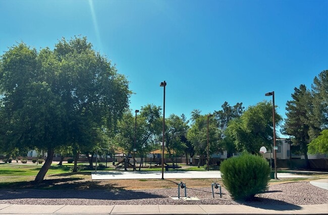 Building Photo - 4 BEDROOMS CULDESAC LOT ACROSS FROM PARK