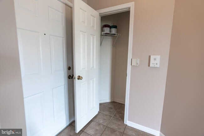 Building Photo - 2705 Ashfield Dr