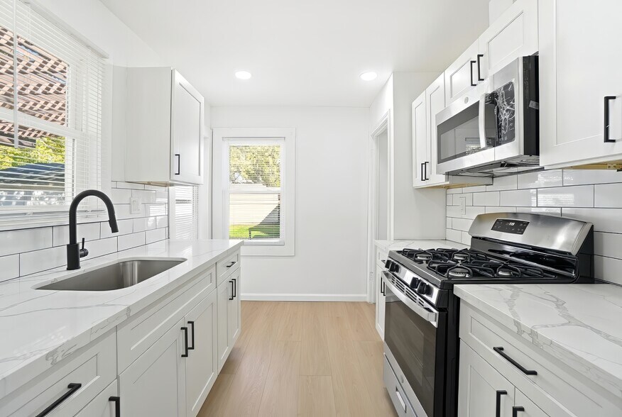 Building Photo - 509 N Rosedale Ave