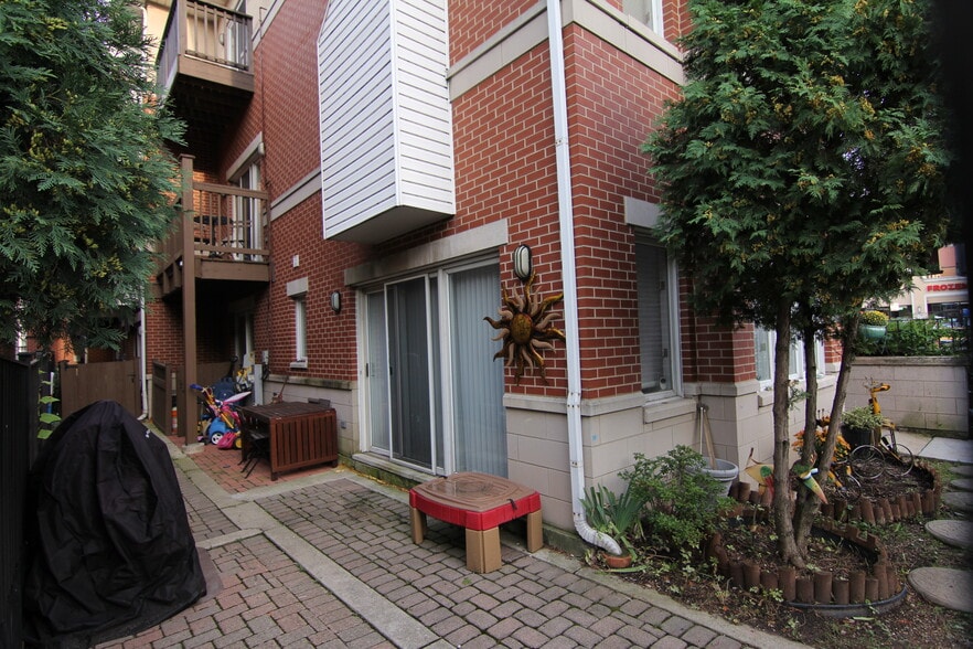 Building Photo - 1605 N Sedgwick St
