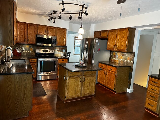 Building Photo - 8413 La Habra Ln