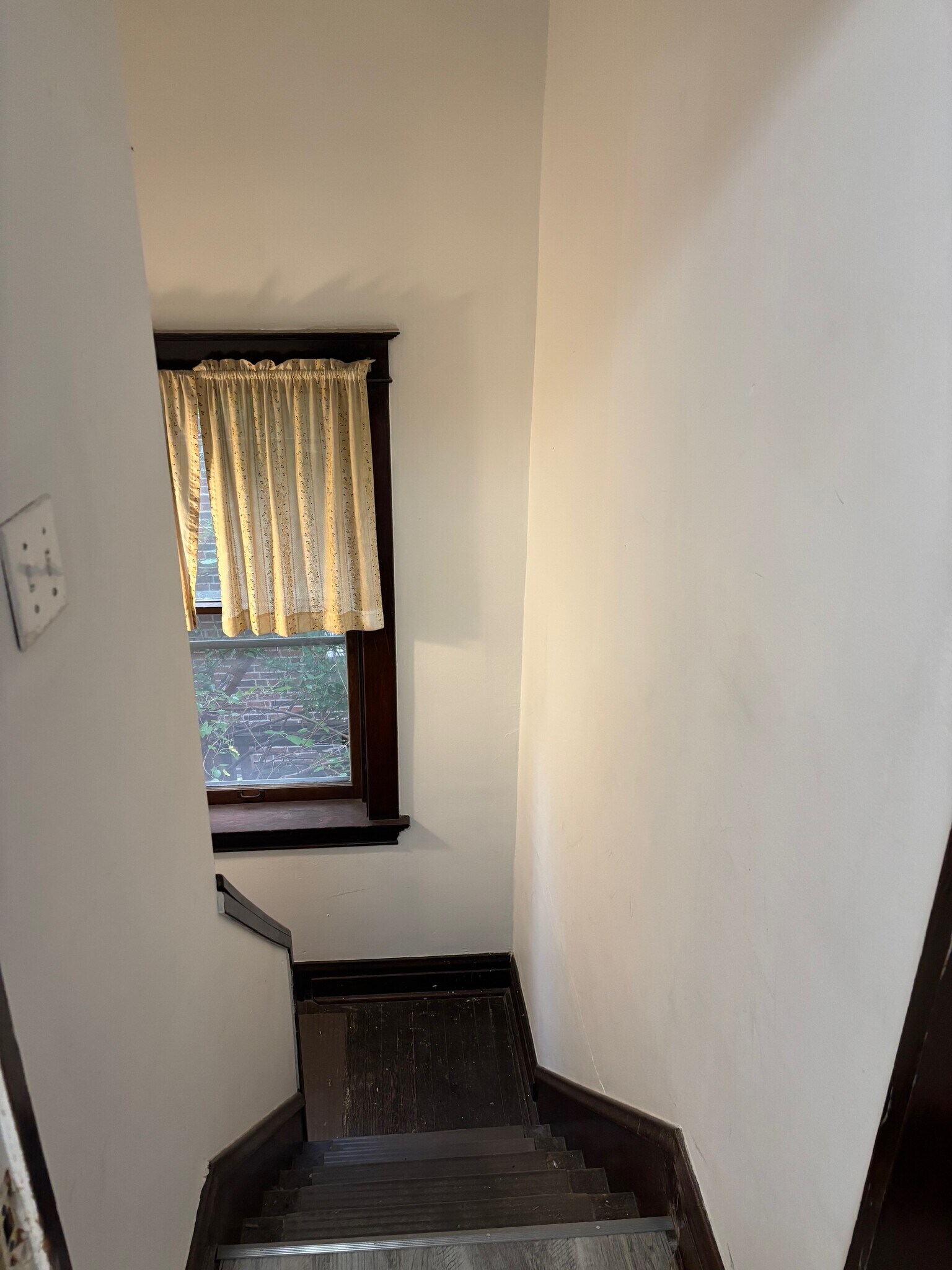 Building Photo - 5054 Winona Ave