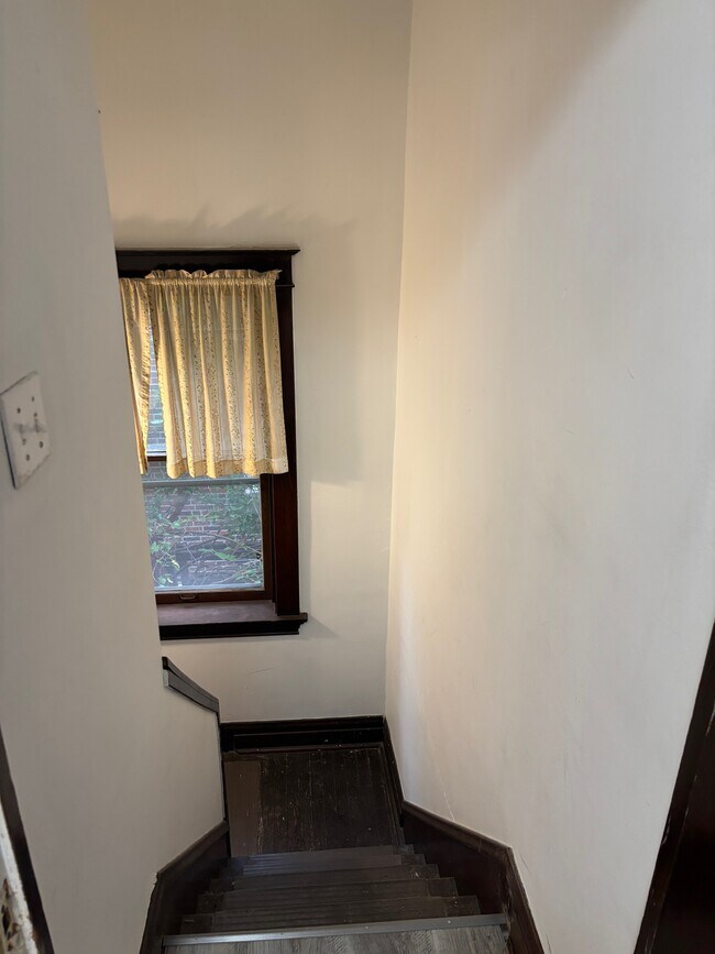 Building Photo - 5054 Winona Ave