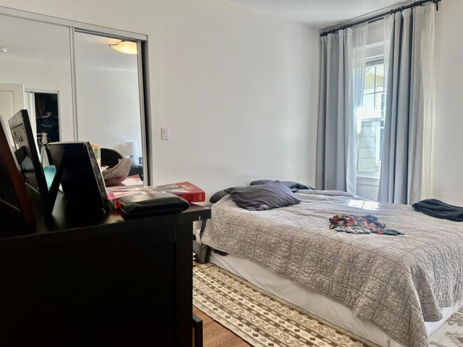 Building Photo - 3 bedroom in Newton MA 02459