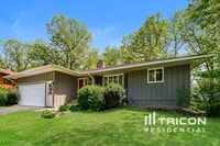 Building Photo - 972 Valley Oaks Rd