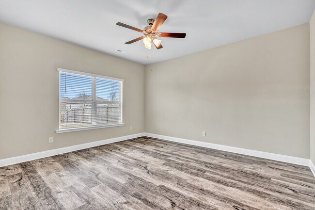 Building Photo - 113 Fourstar Ln