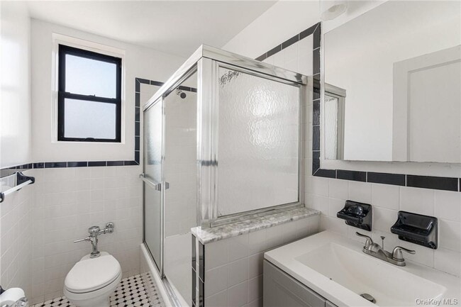 Building Photo - 240 Martine Ave