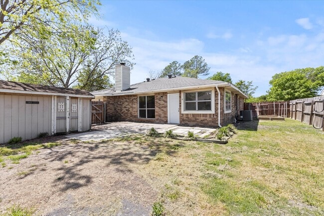 Building Photo - 5310 Vagas Dr