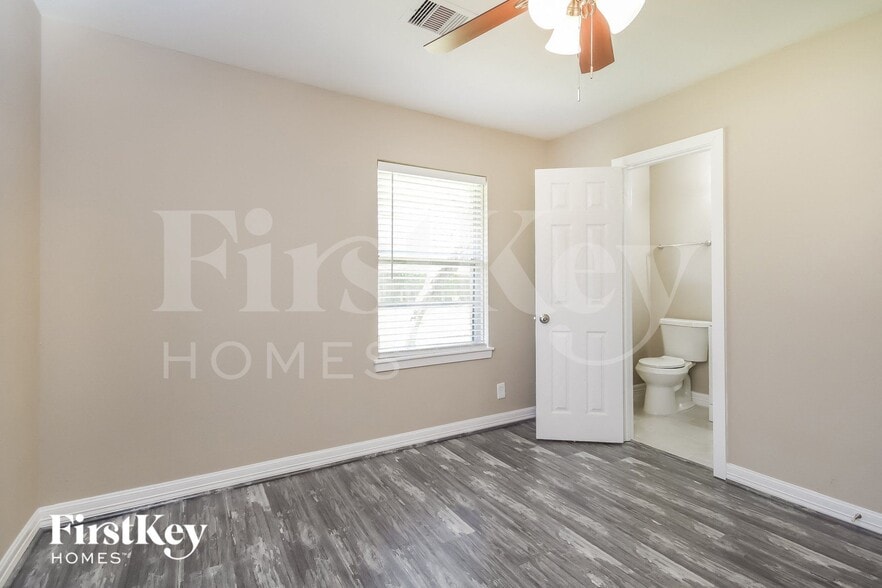 Building Photo - 1204 Trenton Ln