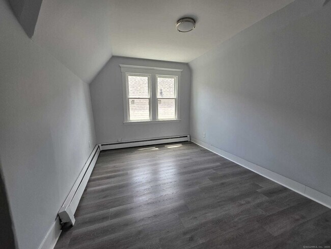 Building Photo - 106 Butler St