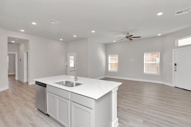 Building Photo - 7322 Coconut Bay Dr