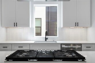 Building Photo - 1139 N Madison Ave