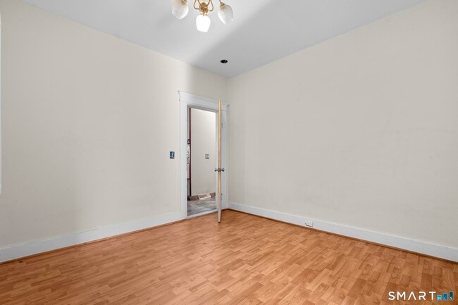 Building Photo - 242 Prospect St